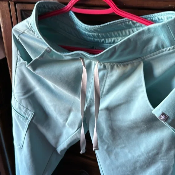 Figs uniform - Picture 3 of 3